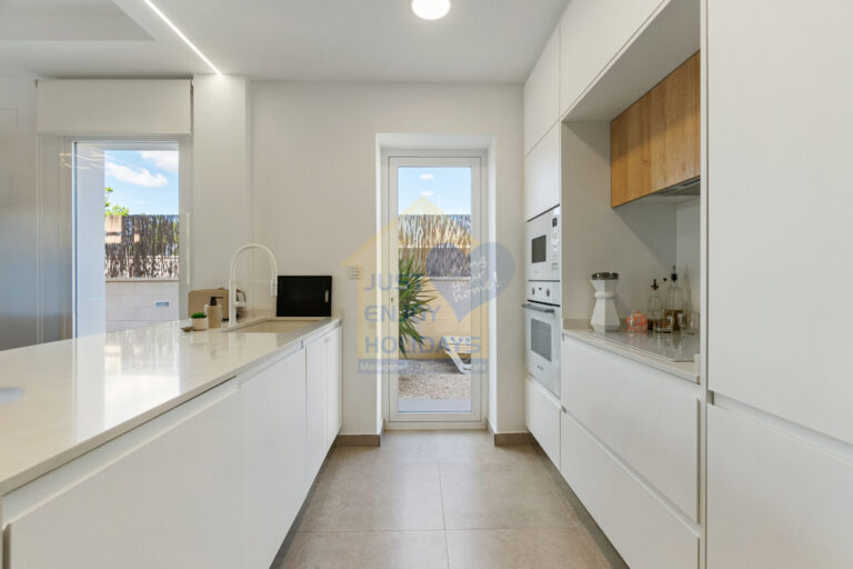 005_con Logo